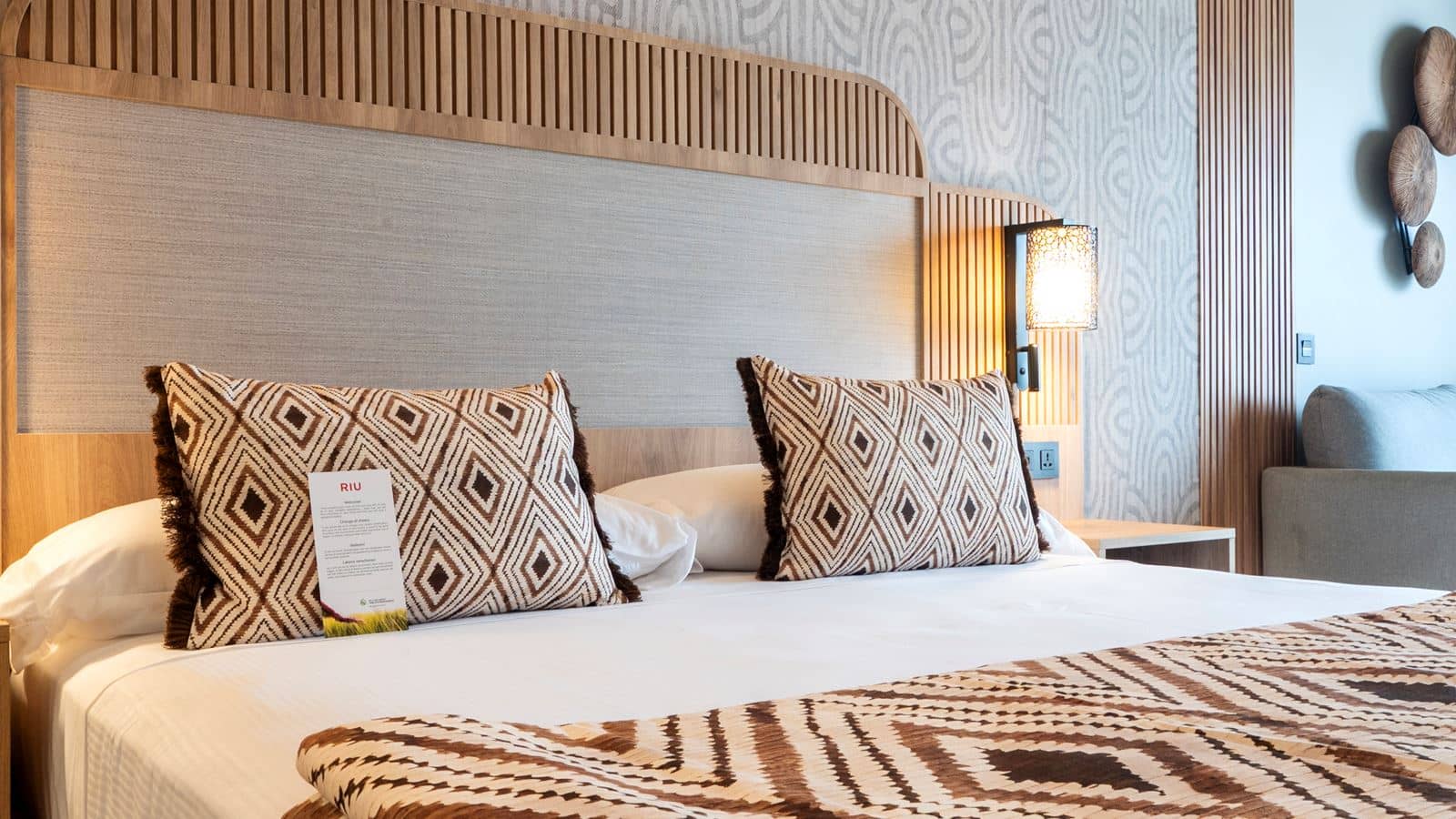 rooms-swim-up-junior-suite-sea-view-elite