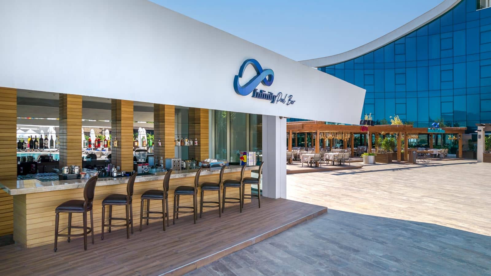 bars-infinity-pool-bar