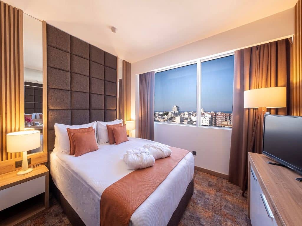 rooms-city-room