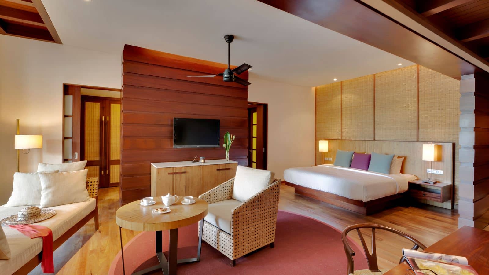rooms-luxury-pool-suites