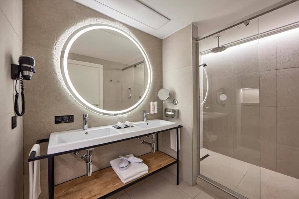 rooms-junior-suite-laterial-sea-view
