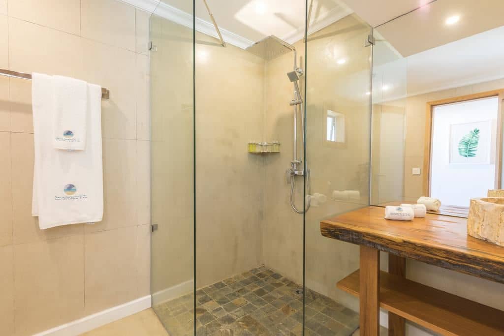 rooms-charm-room