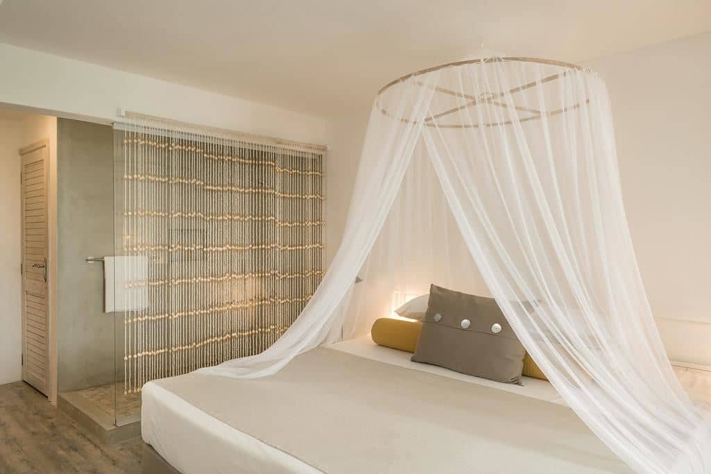 rooms-couple-seafront