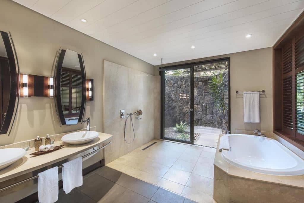 rooms-tropical-junior-suite