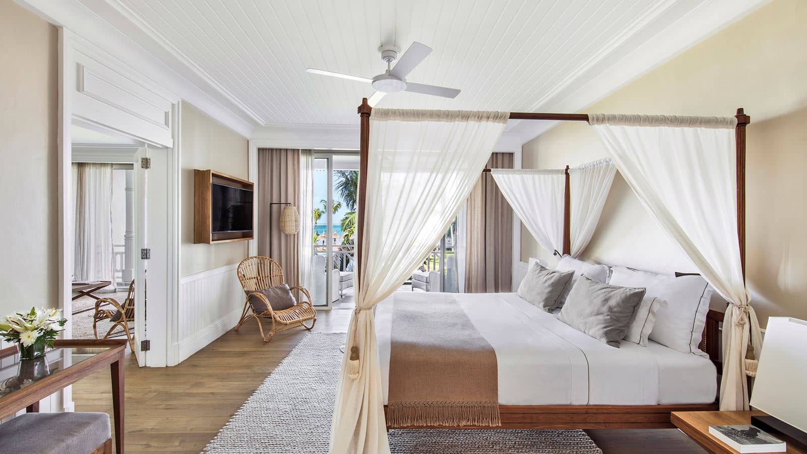 rooms-senior-suite-sea-view