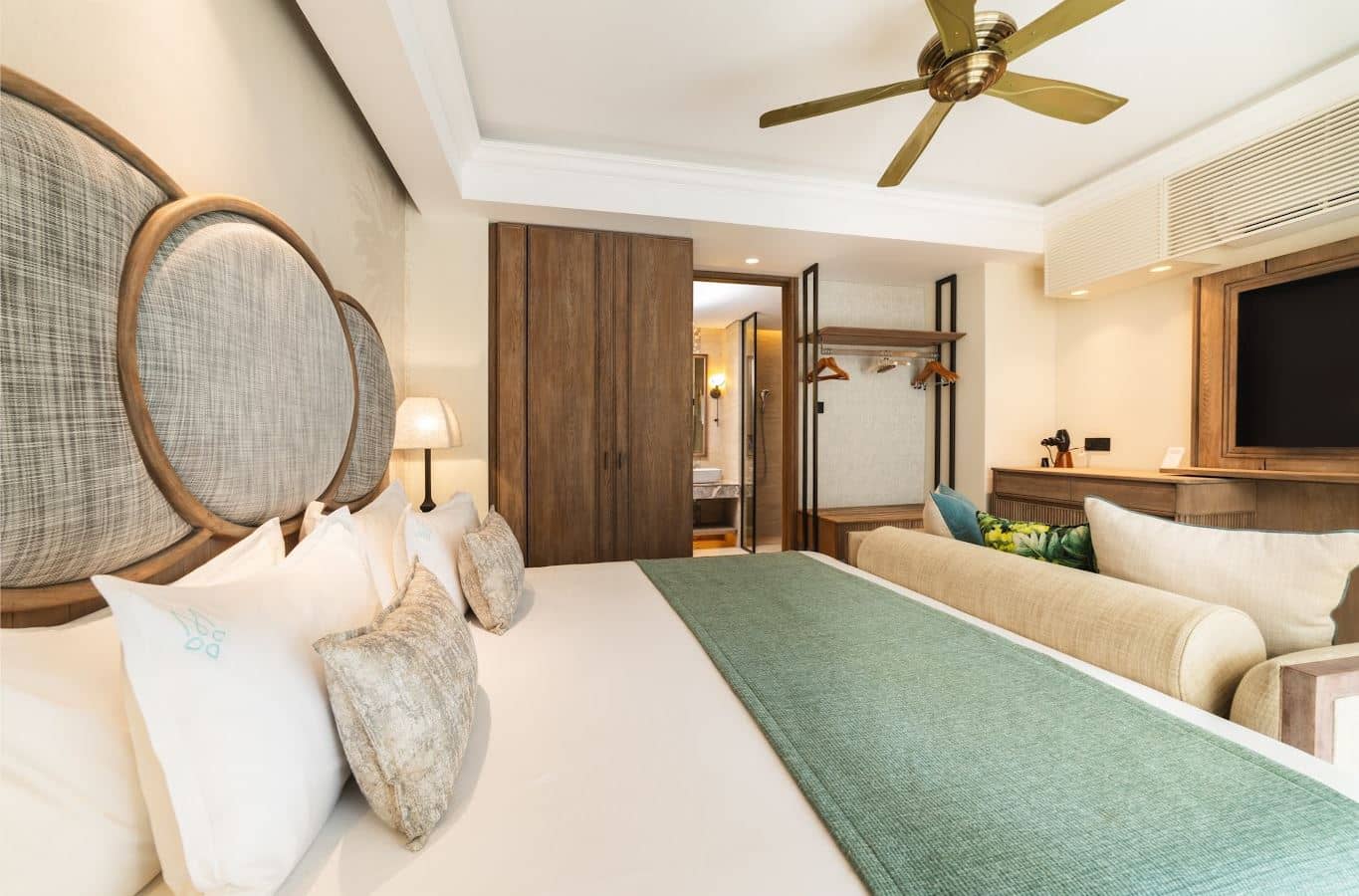 rooms-family-luxury-suite-pool-villa