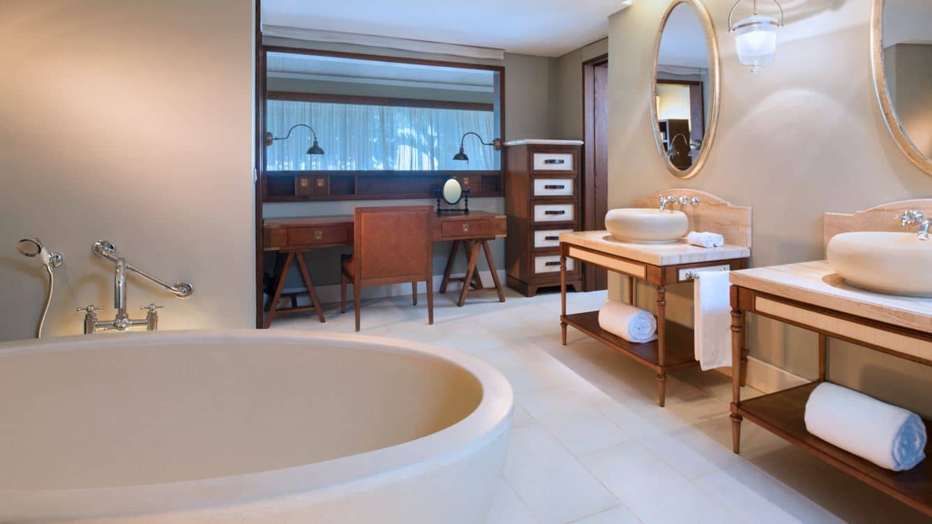 rooms-heritage-balcony-junior-suite