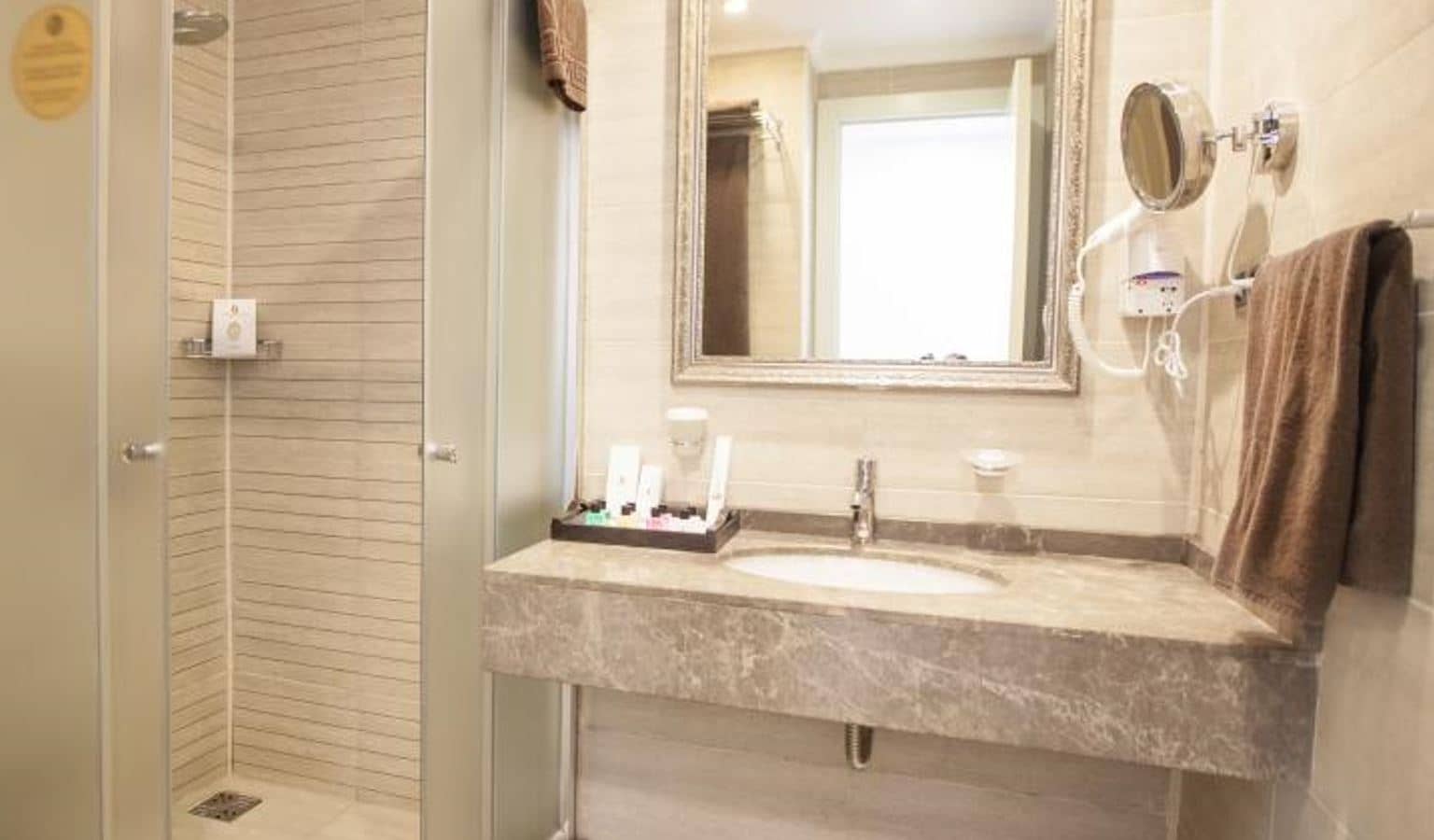 rooms-standard-room