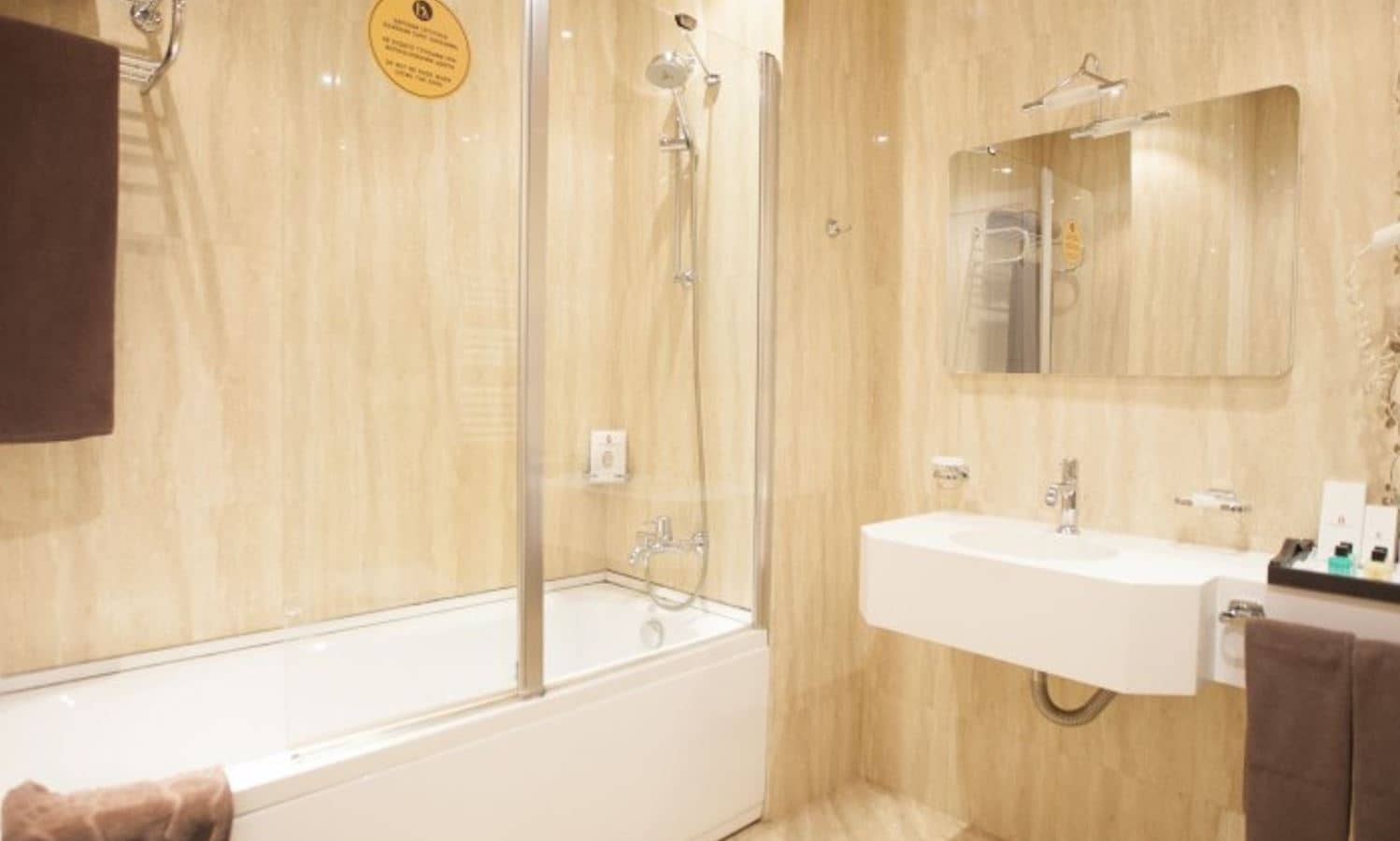 rooms-deluxe-suite