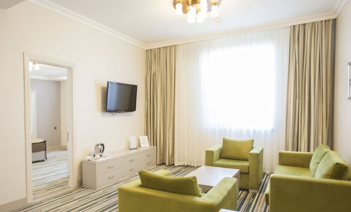 rooms-deluxe-suite