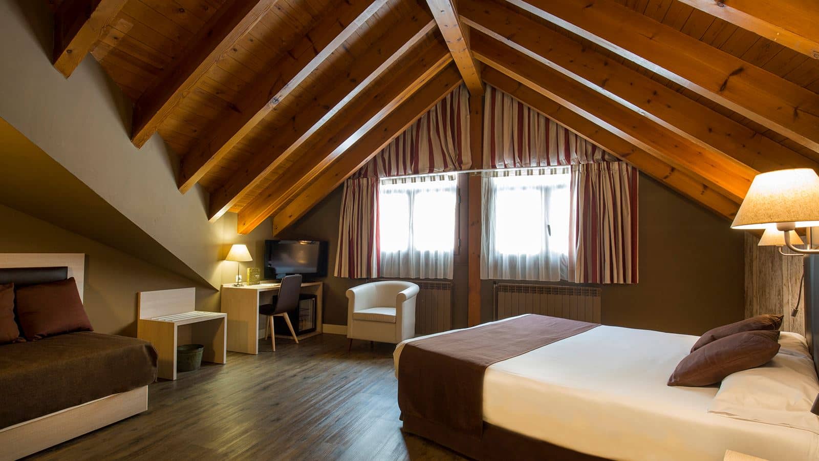 rooms-quadrruple-room