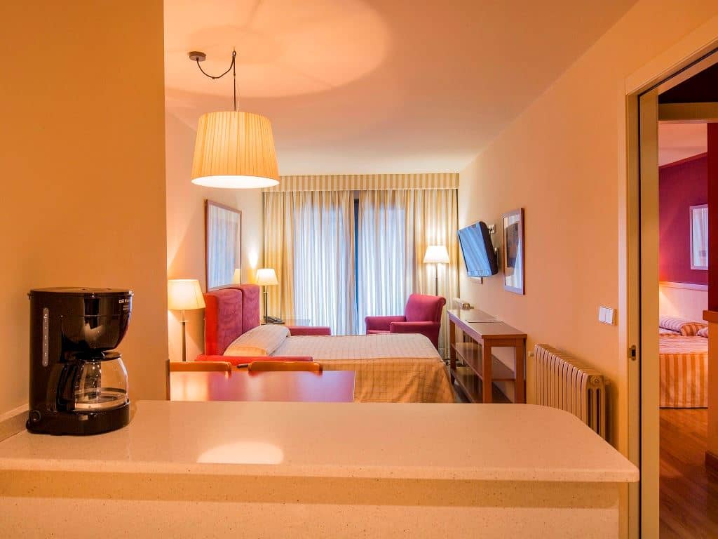 rooms-quadruple-room