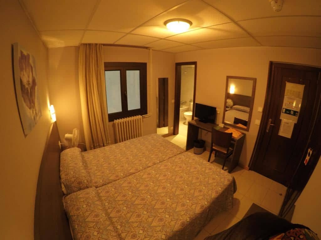 rooms-standard-room