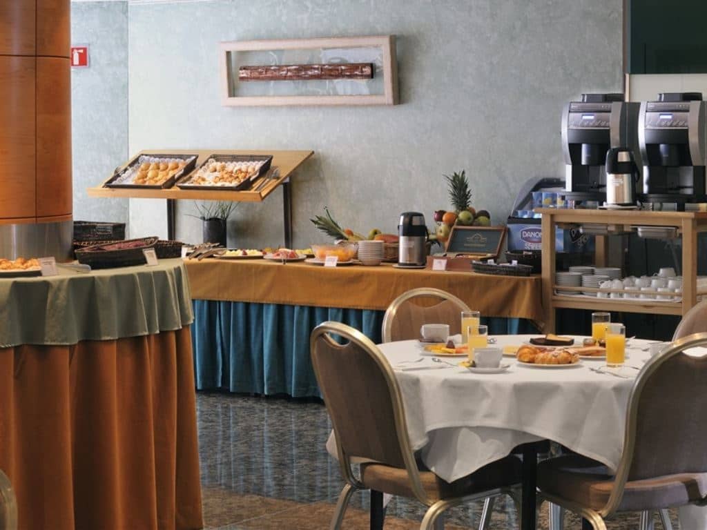 restaurants-restaurant