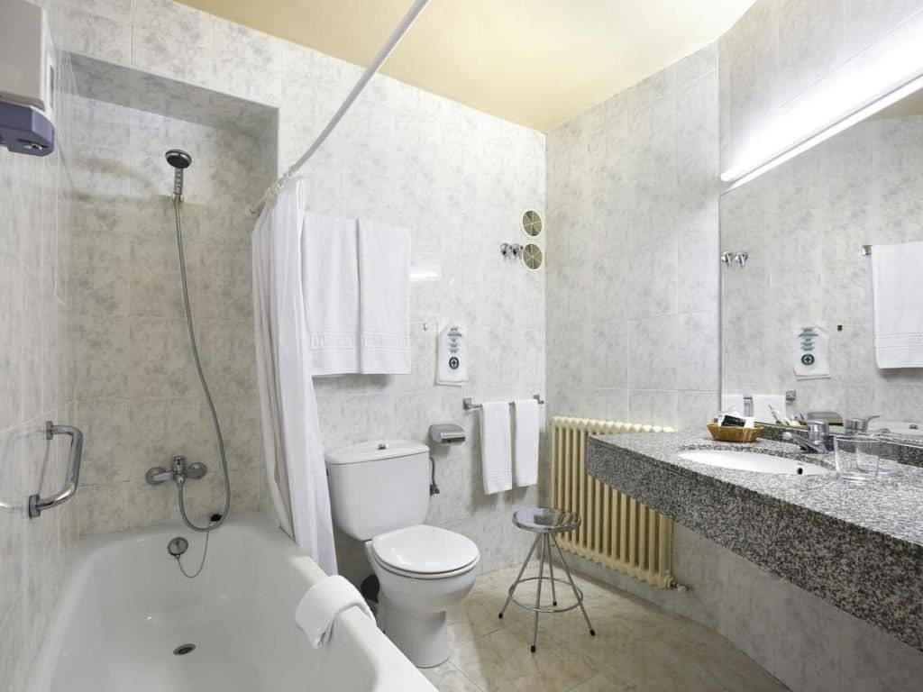 rooms-standard-room