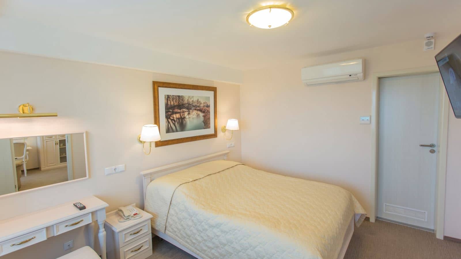 rooms-luxe-room