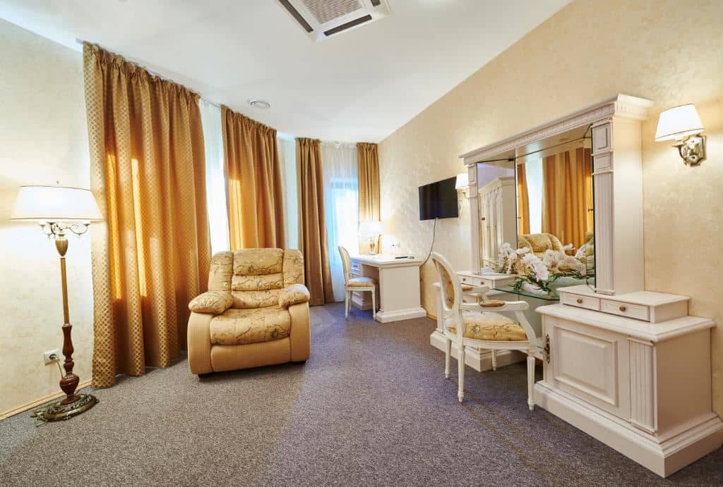 rooms-luxe-suite