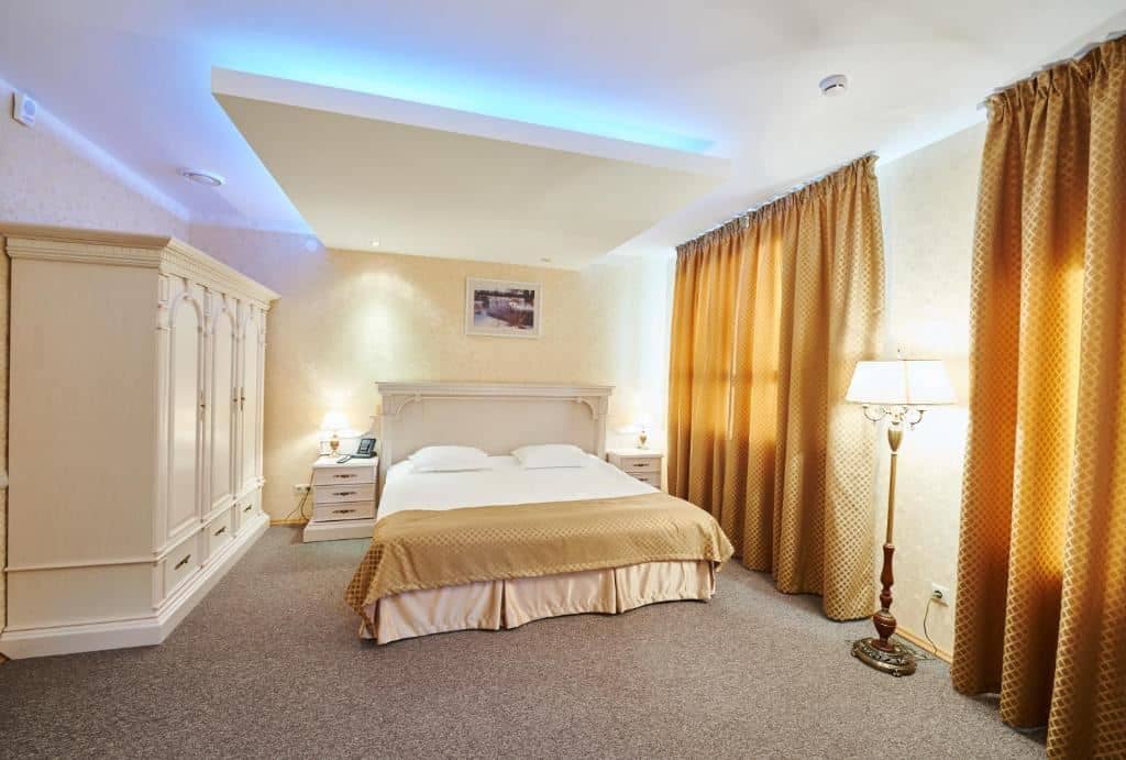 rooms-luxe-suite