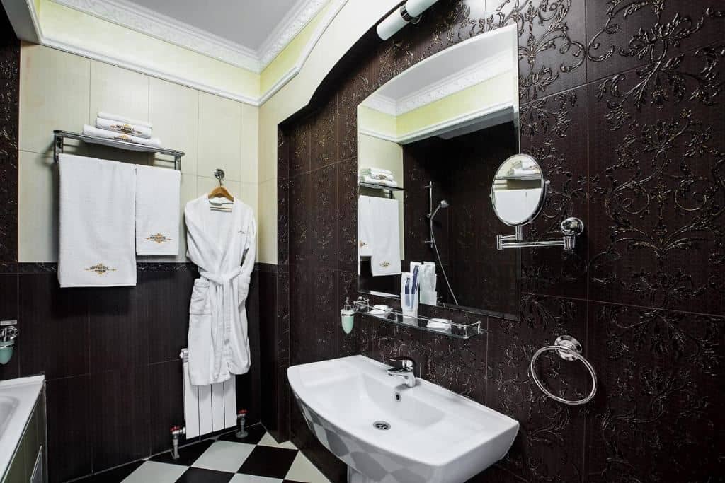 rooms-suite-business