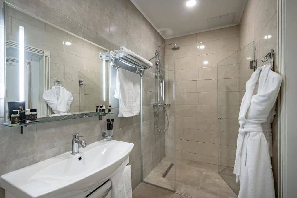 rooms-deluxe-room