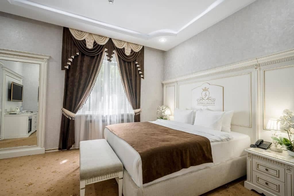 rooms-luxury-room