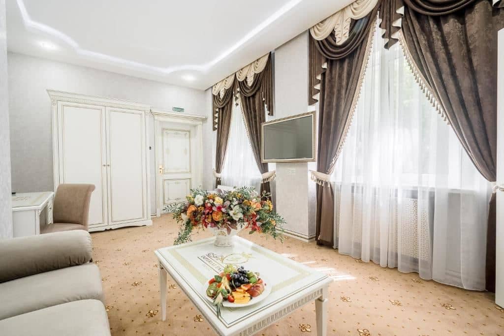 rooms-luxury-room