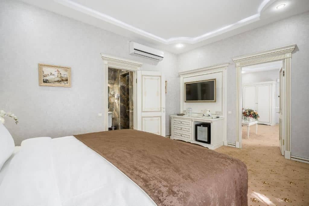 rooms-luxury-room