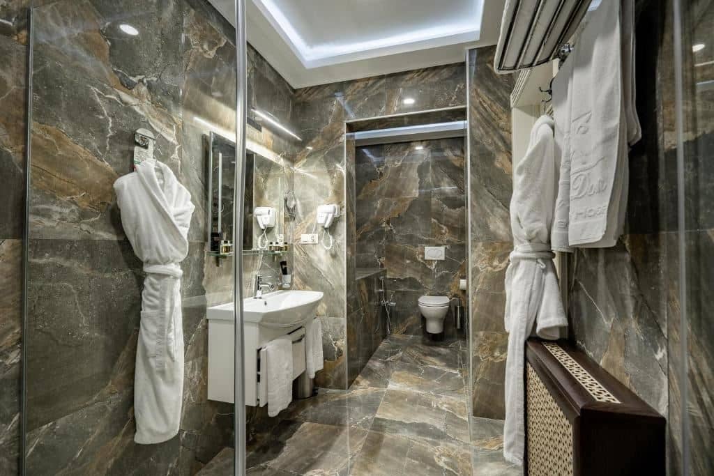 rooms-luxury-room