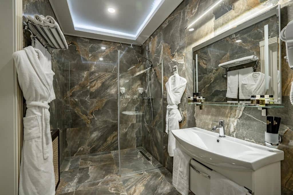 rooms-luxury-room