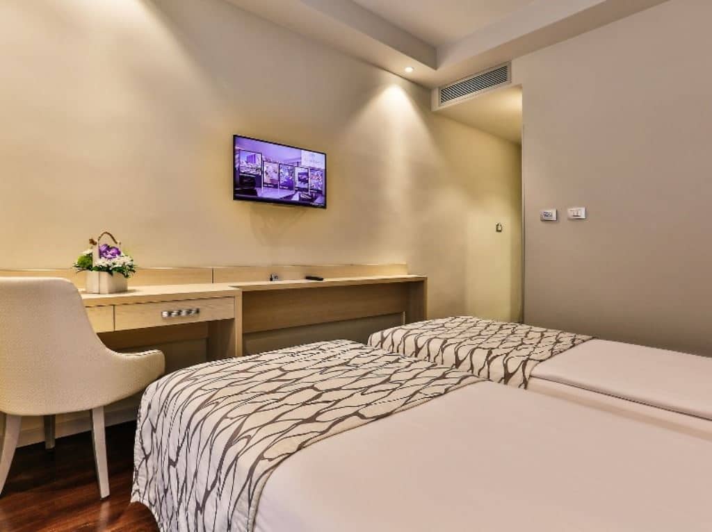 rooms-double-standard-room-land-view