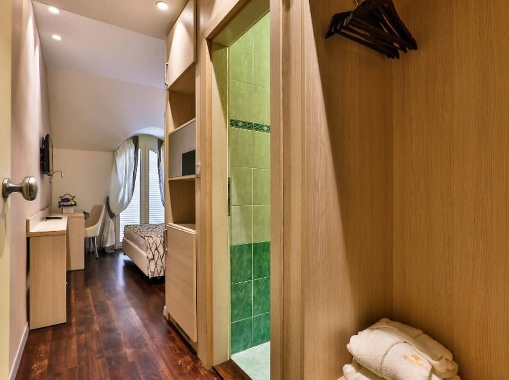 rooms-double-standard-room-side-sea-view