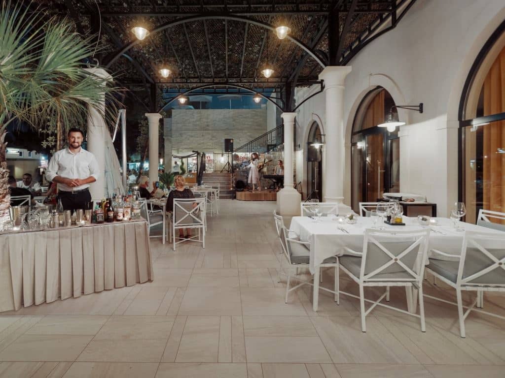 restaurants-restaurant