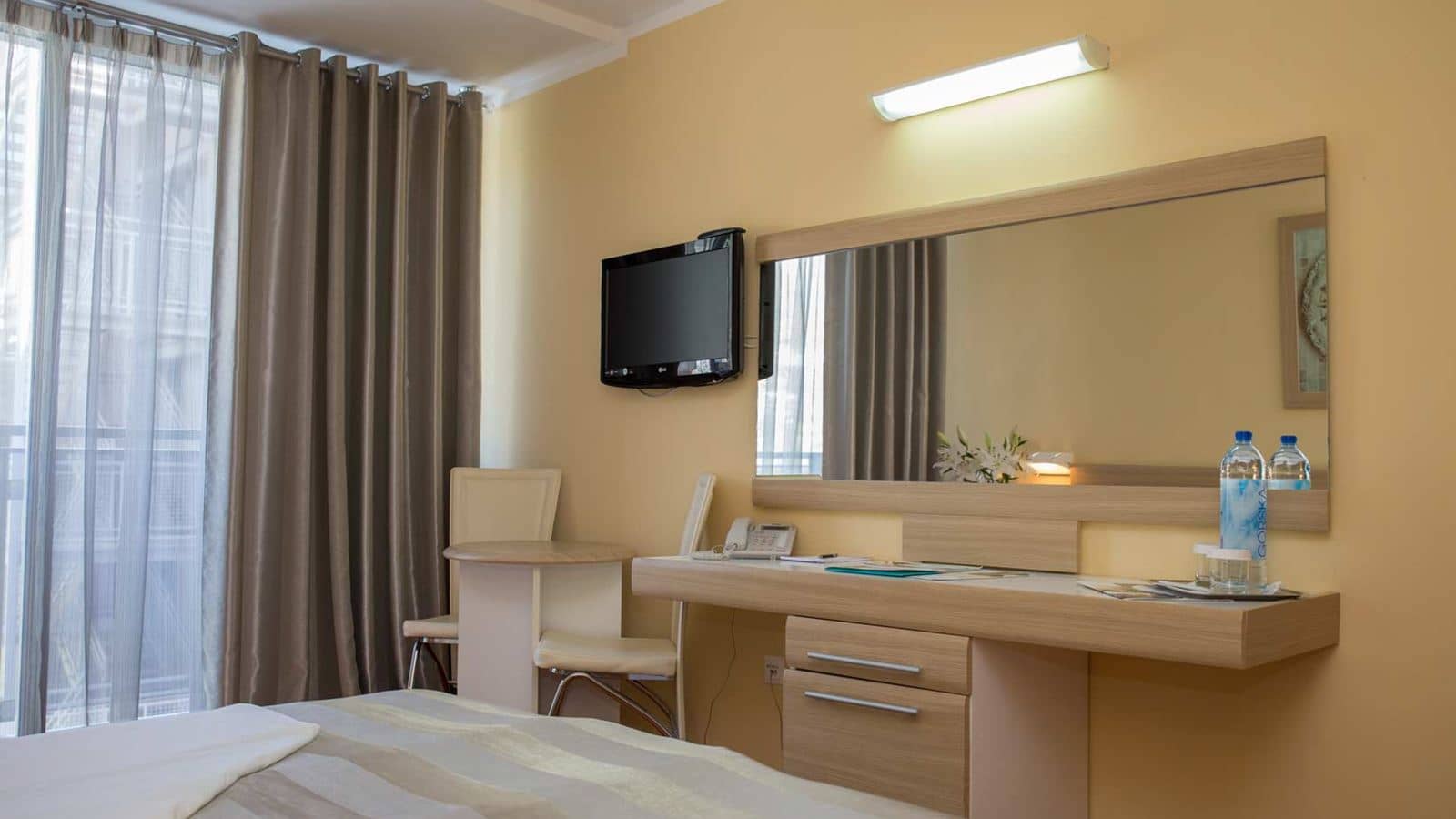 rooms-single-room-main-building