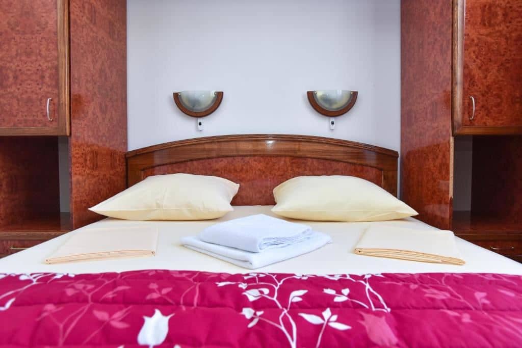rooms-standard-double-room