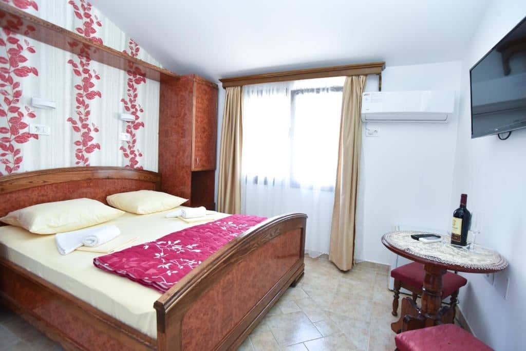rooms-standard-double-room