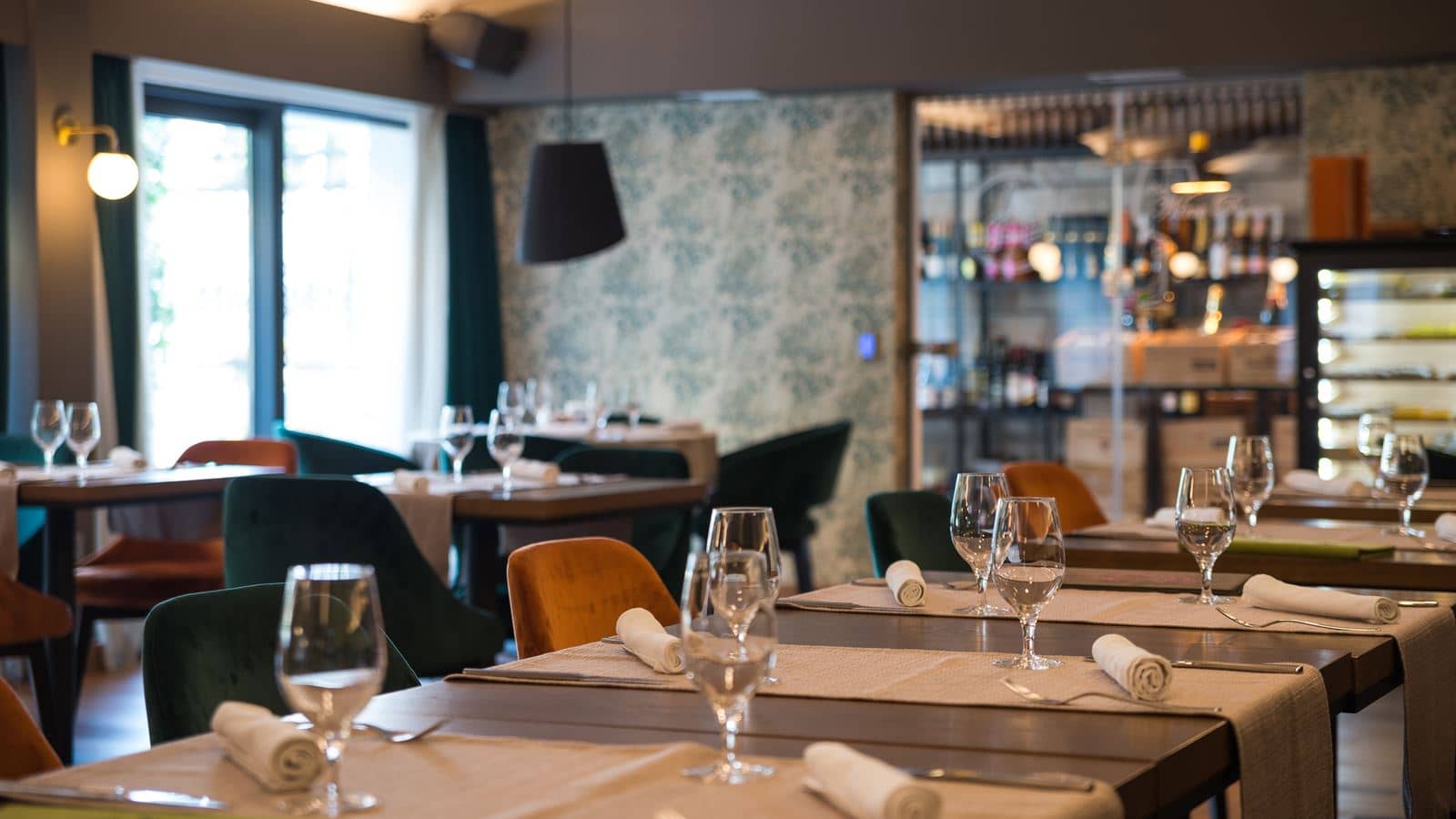 restaurants-admiral-club