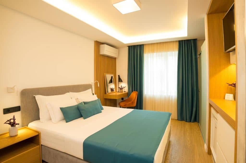 rooms-deluxe-room