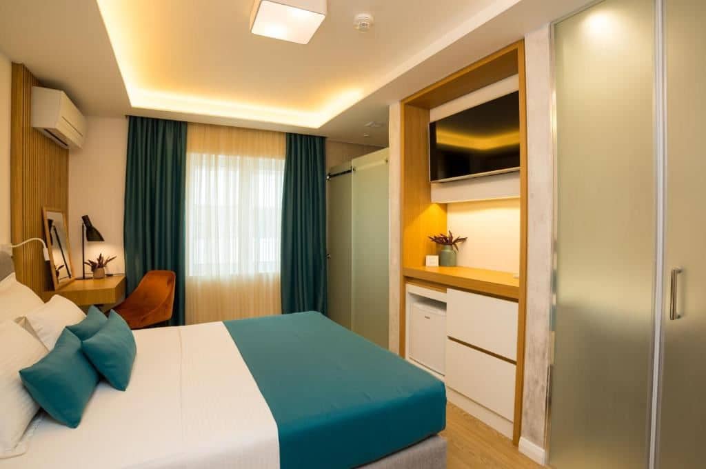 rooms-deluxe-room