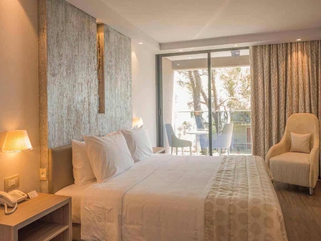 rooms-deluxe-room