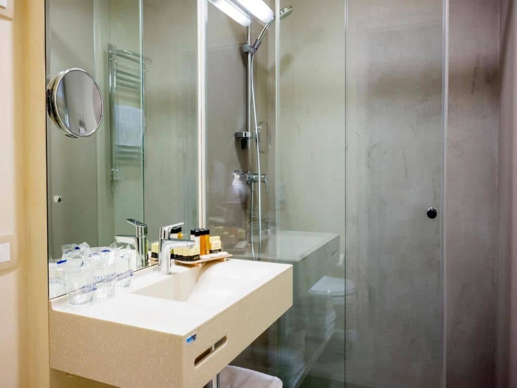rooms-deluxe-room