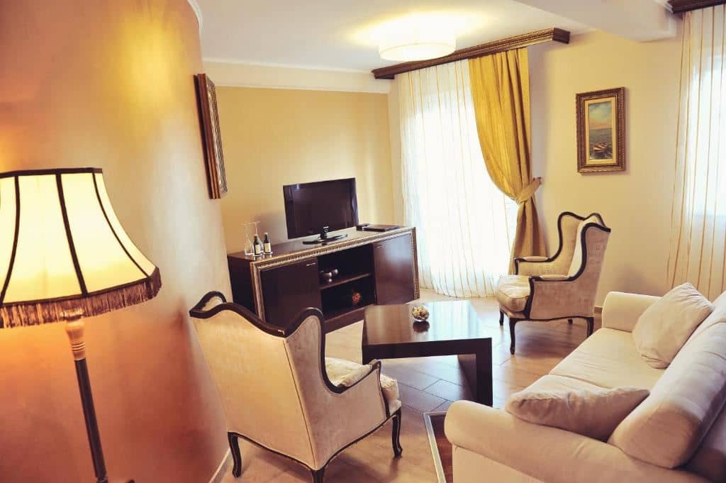 rooms-luxury-suite