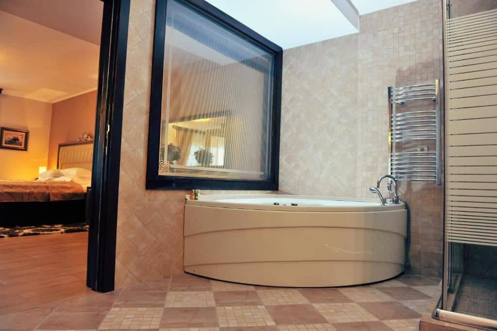 rooms-luxury-suite