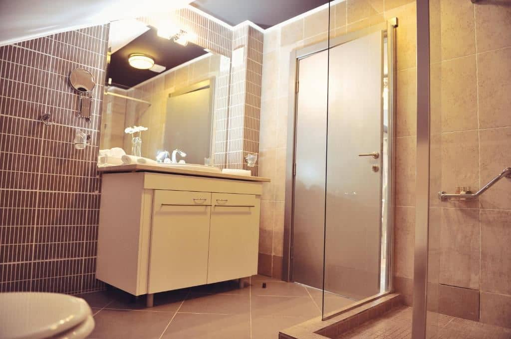 rooms-penthouse-suite-separate-bedroom