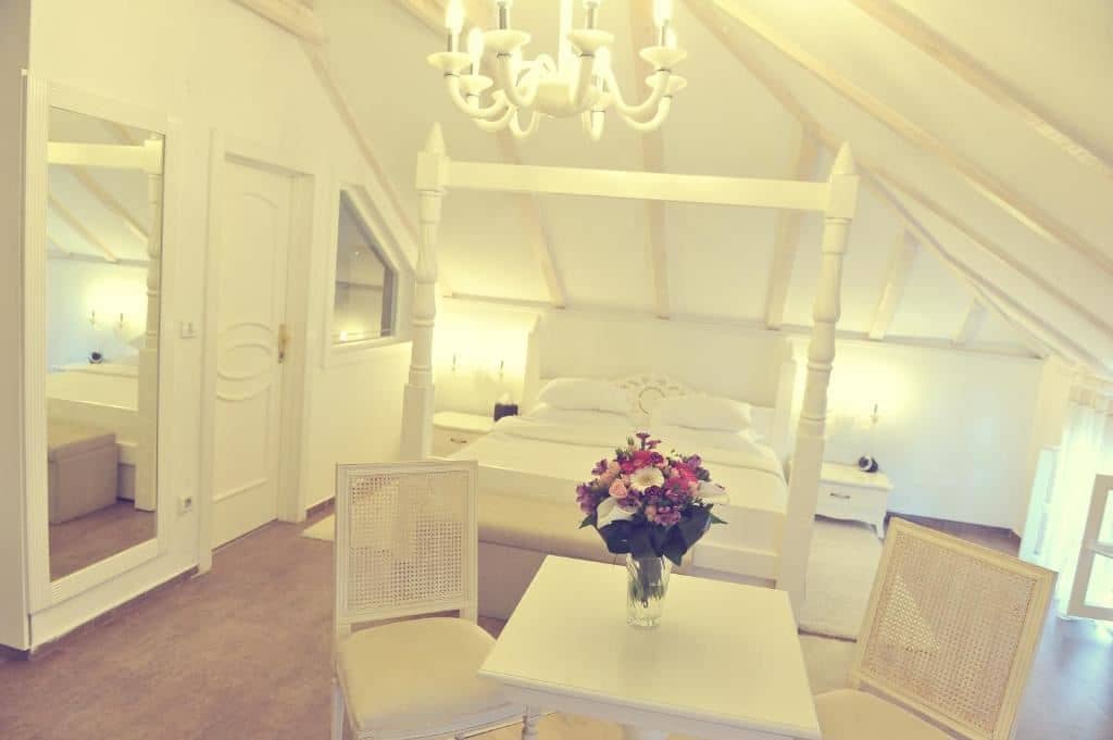 rooms-honeymoon-suite