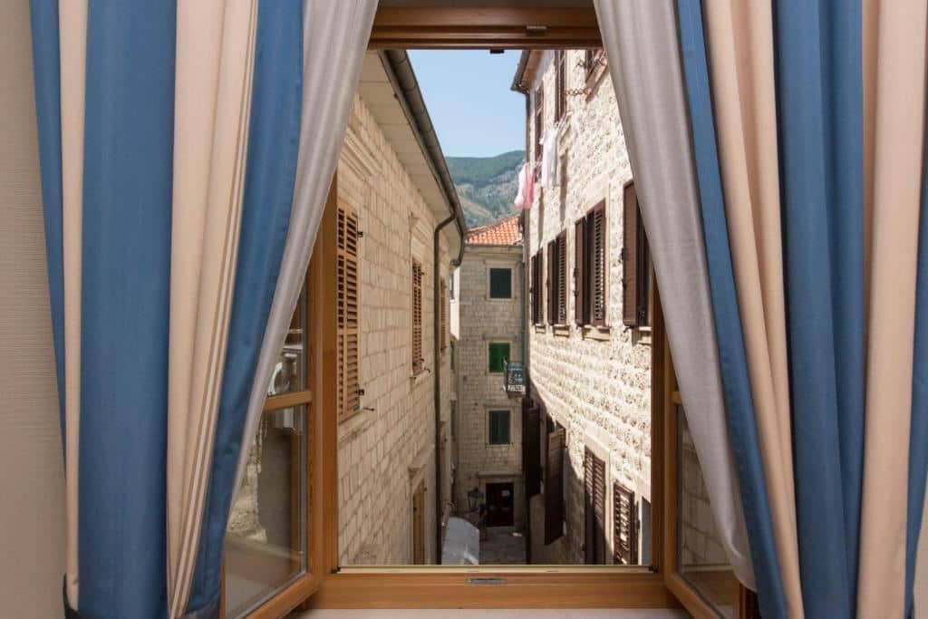 rooms-standard-room