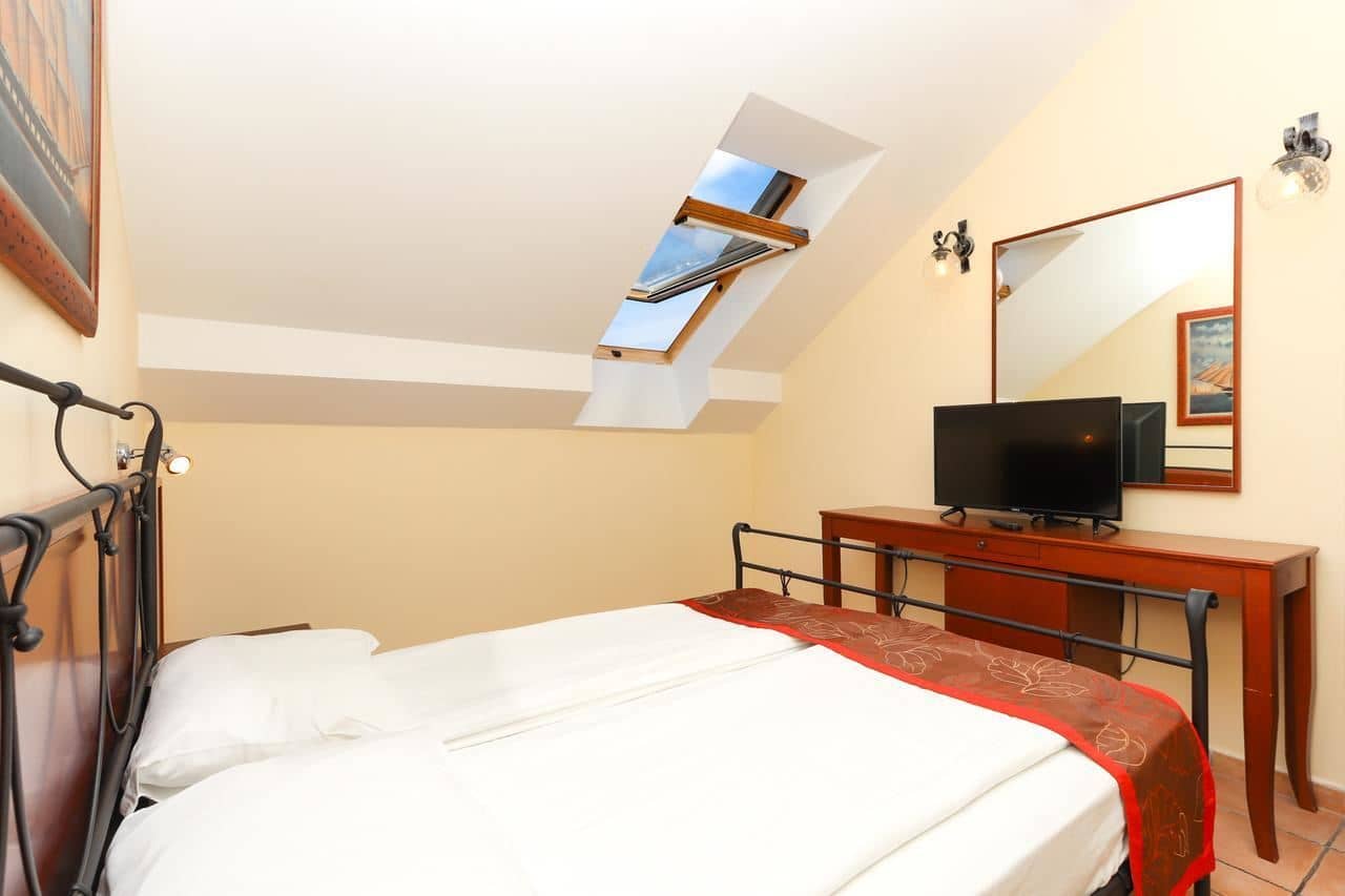 rooms-superior-room