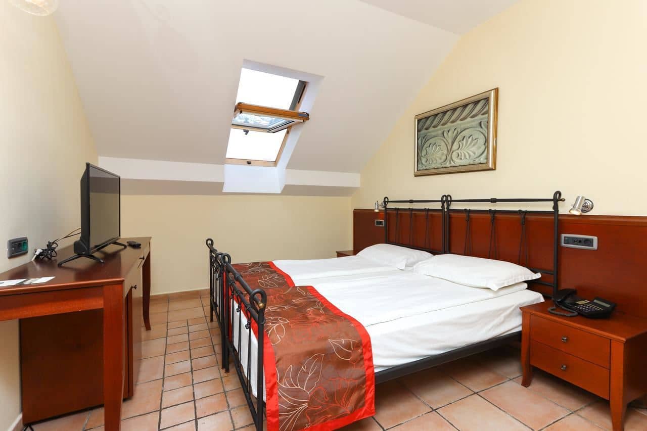 rooms-superior-room