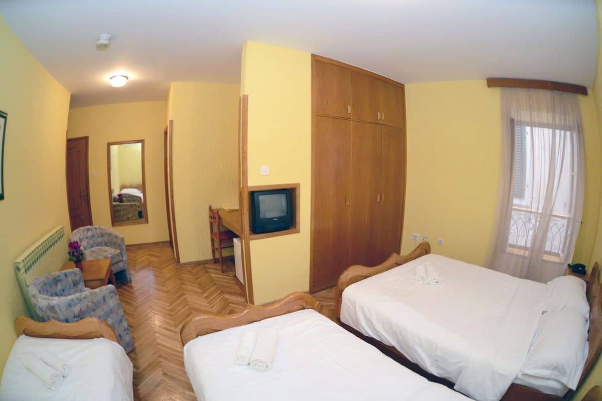 rooms-quadruple-room