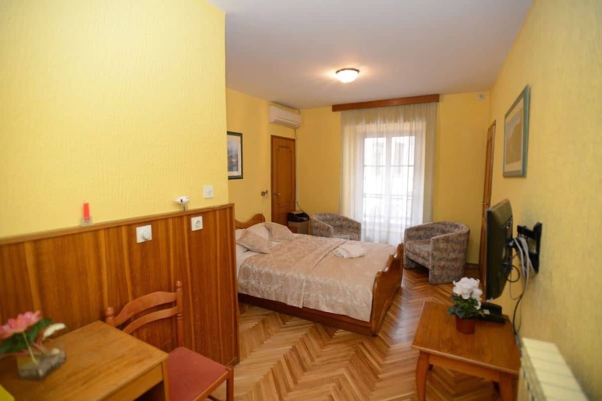 rooms-single-room