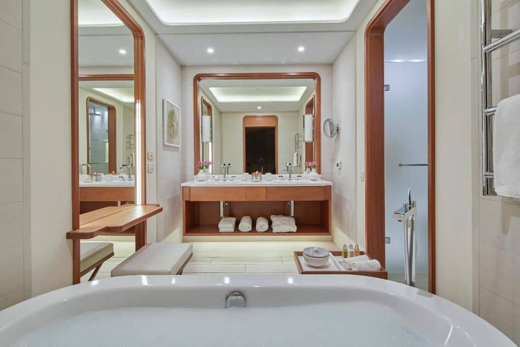 rooms-double-deluxe-room-mountain-view